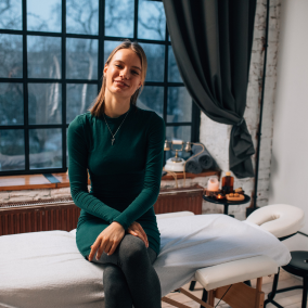 Jak dobrać wysokość stołu do masażu do wzrostu terapeuty?